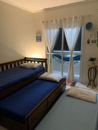 Sala com bicama e colchão extra