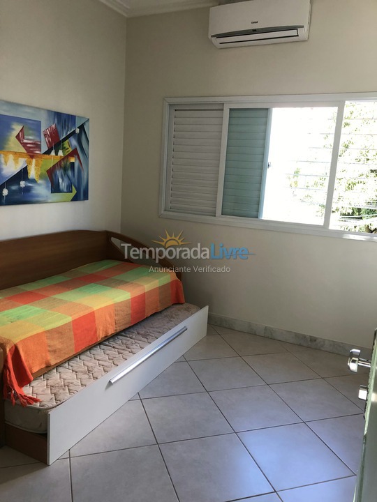 Casa para aluguel de temporada em Guarapari (Praia do Morro)