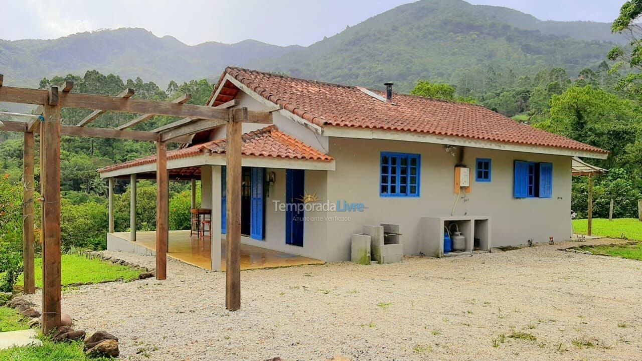 Casa para aluguel de temporada em São José dos Campos (Sao Francisco Xavier)