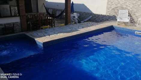 Family atmosphere: house with 3 bedrooms, swimming pool and barbecue