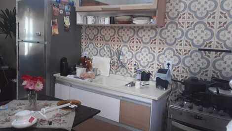 Pia, geladeira e fogão 