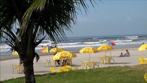 Casa em condomínio fechado frente mar pé na areiaWhatsapp11982003644