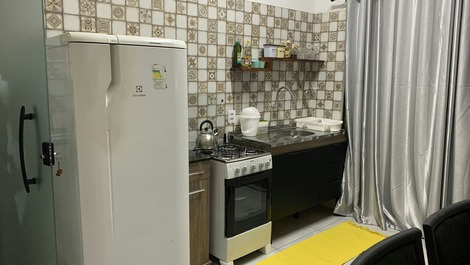 Cozinha bem equipada.