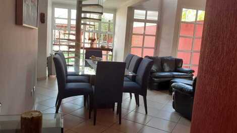 Casa ampla c/ Piscina e vista para montanhas