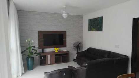 Fit TOP Guarujá Pitangueiras, a 30 metros de la playa.