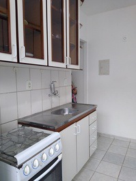 Temporada 02 qtos, 01 wc Mob. 05 minutos praia Itaparica andando!!!