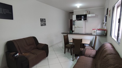 Visão geral da sala e cozinha 