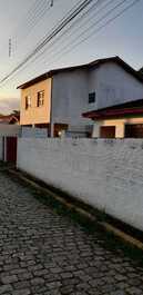Casa adosada en el centro de Ubatuba, bien ubicada y cómoda.