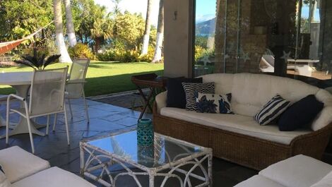 Vacaciones en el paraíso con vista panorámica al mar