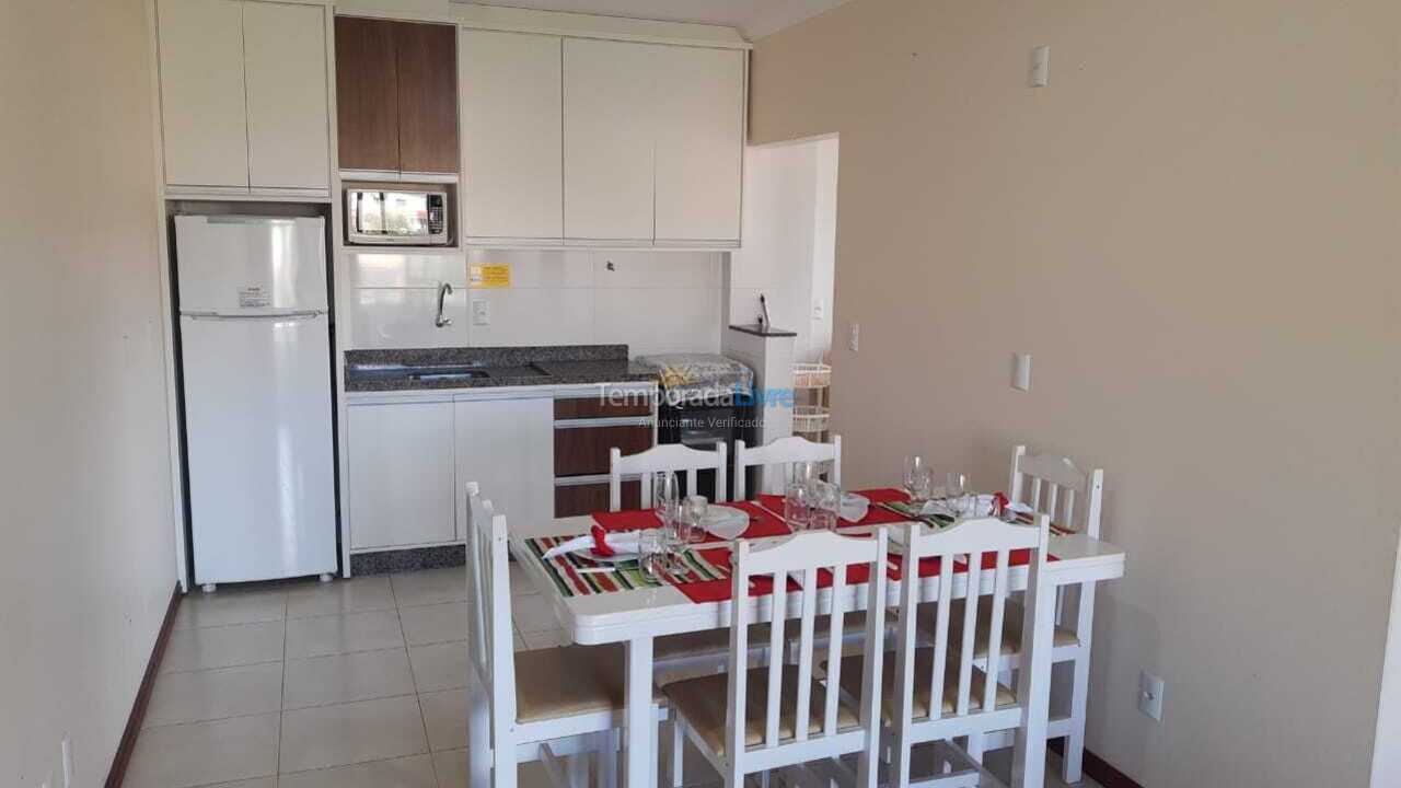 Apartamento para aluguel de temporada em Governador Celso Ramos (Praia de Palmas)