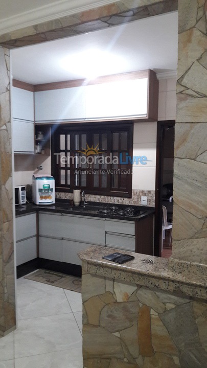 Casa para aluguel de temporada em Bertioga (Vista Linda)