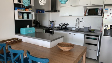 Beautiful Front View Gourmet Balcony Pé na Areia