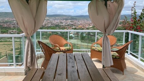 Serra Negra, pleasant house with pool