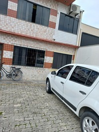 Apto térreo com três quartos