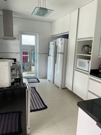 Casa con Piscina, Wifii y Área Gourmet en la Riviera de São Lourenço