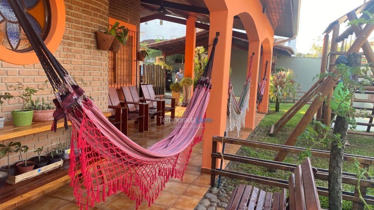 Casa para aluguel de temporada em Ubatuba (Praia das Toninhas)