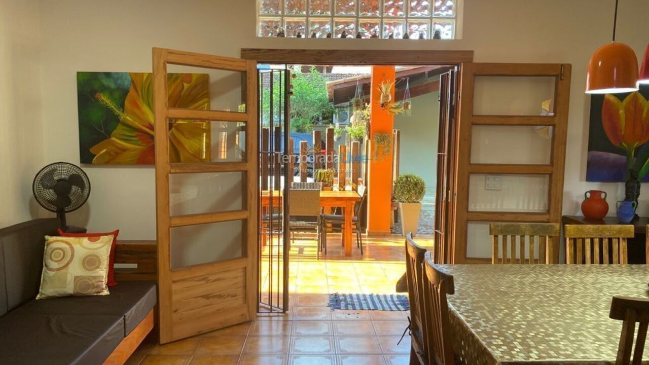 Casa para aluguel de temporada em Ubatuba (Praia das Toninhas)
