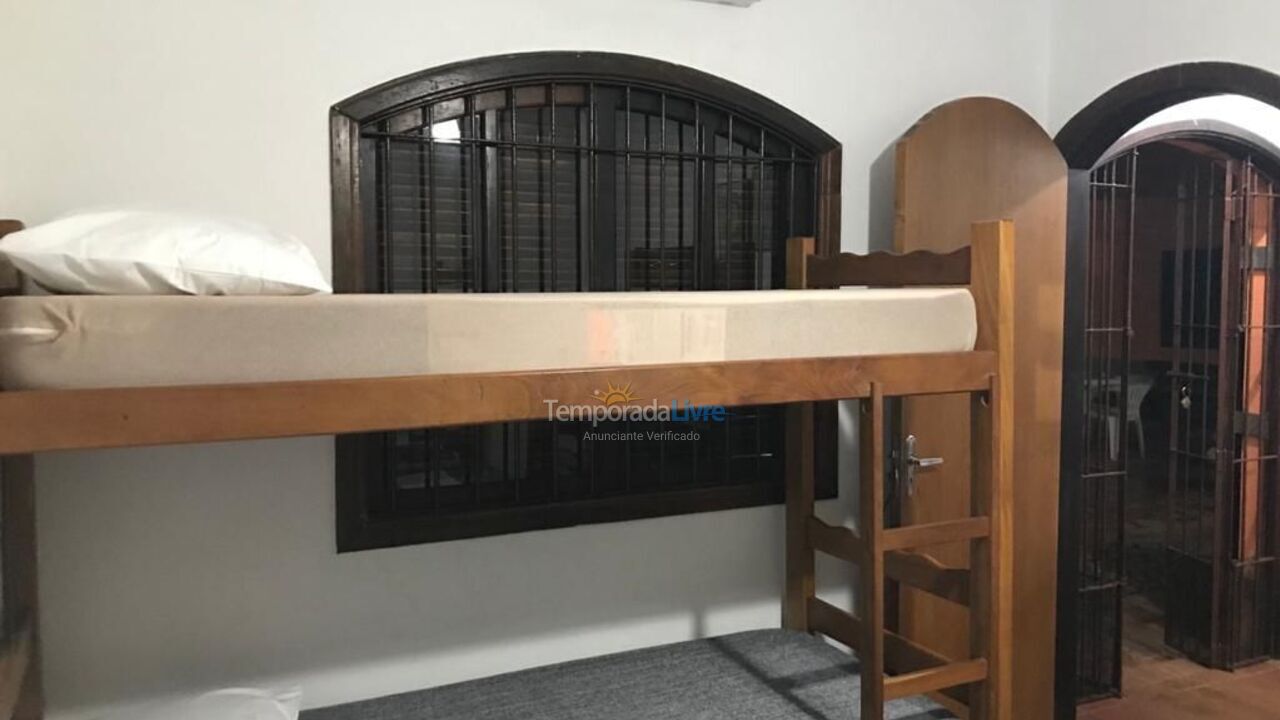 Casa para aluguel de temporada em Ubatuba (Praia das Toninhas)