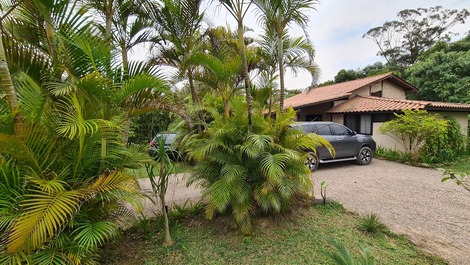 Casa de playa con piscina y jacuzzi grande y acogedor en Praia do Rosa
