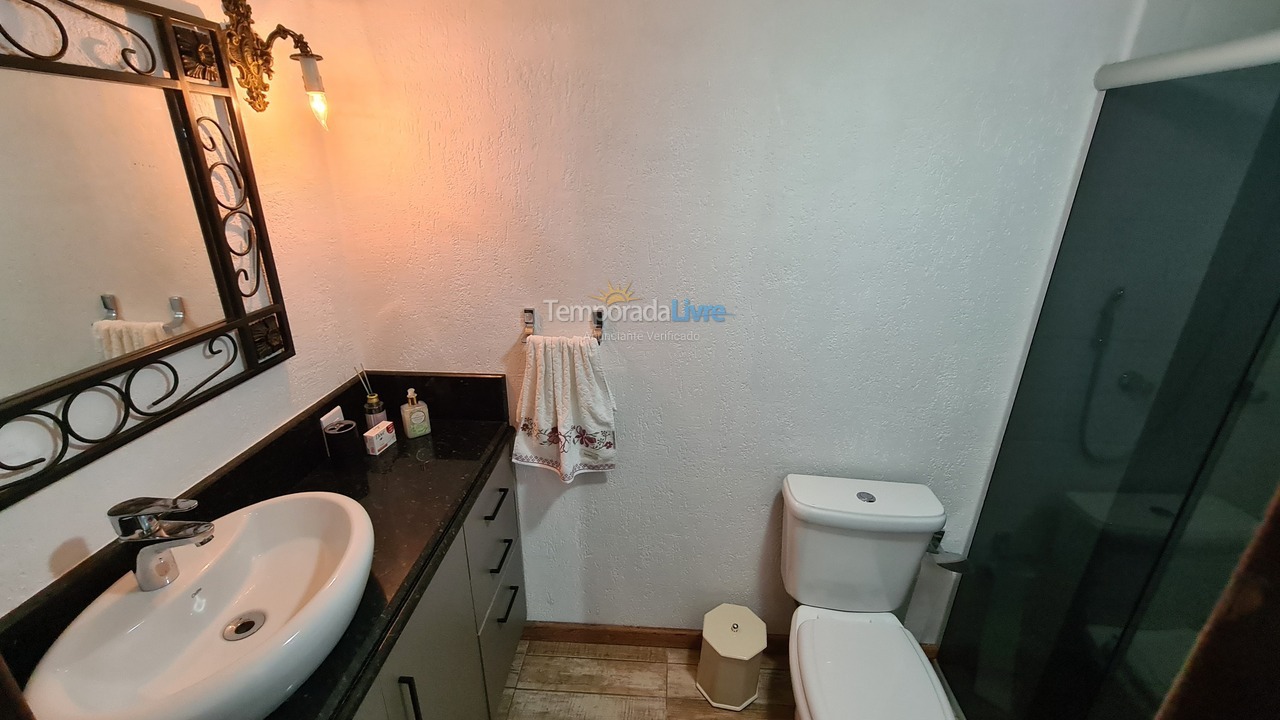 Casa para aluguel de temporada em Imbituba (Praia do Rosa)