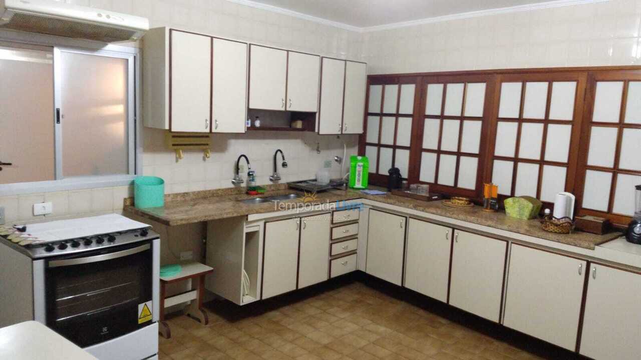 Apartment for vacation rental in Guarujá (Pitangueiras)