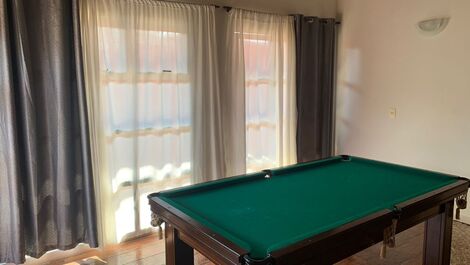 Casa ampla c/ Piscina e vista para montanhas