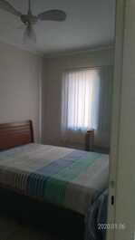 Quarto com cama de casal 