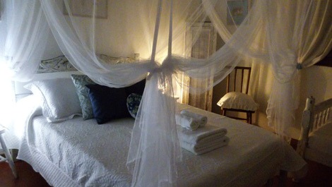 Romantic house for 4 people 50m from the sea/private property/parking/garden