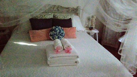 Romantic house for 4 people 50m from the sea/private property/parking/garden