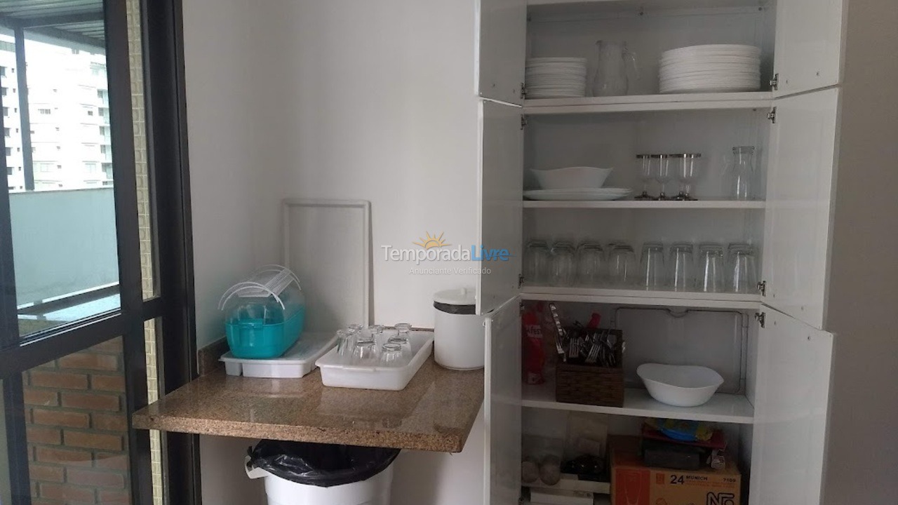 Apartamento para aluguel de temporada em Guarujá (Pitangueiras)