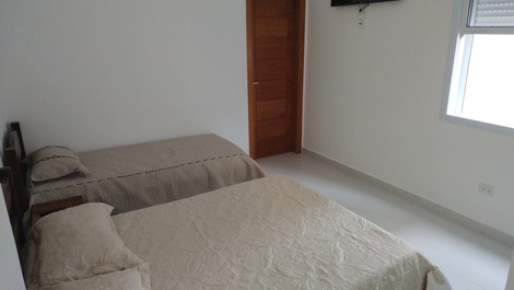 Fit TOP Guarujá Pitangueiras, a 30 metros de la playa.