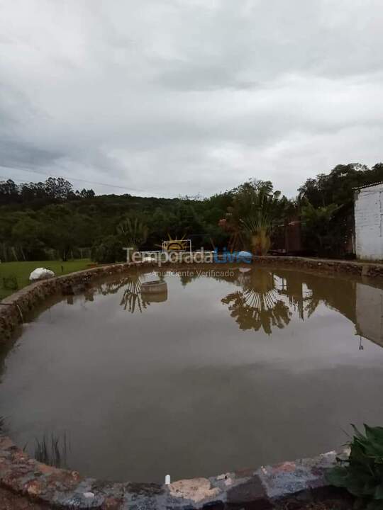 Granja para alquiler de vacaciones em Atibaia (Vitoria Regia)