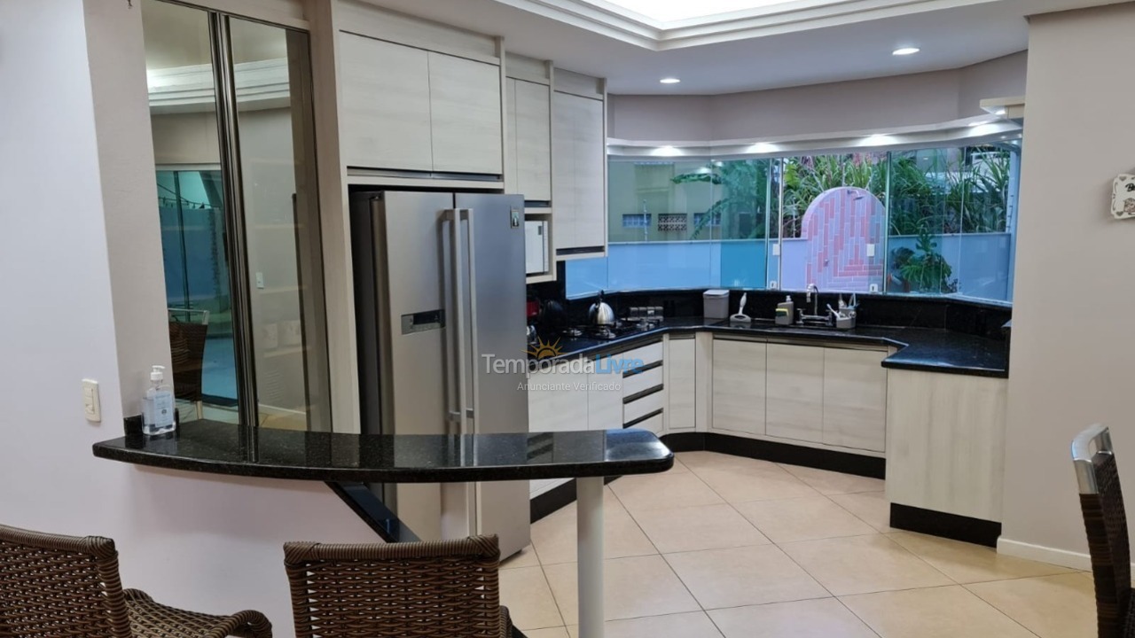 Casa para aluguel de temporada em Florianopolis (Praia dos Ingleses)