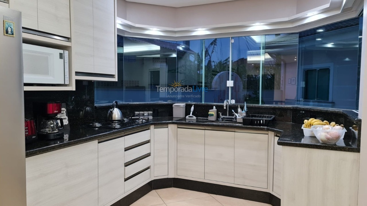 Casa para aluguel de temporada em Florianopolis (Praia dos Ingleses)