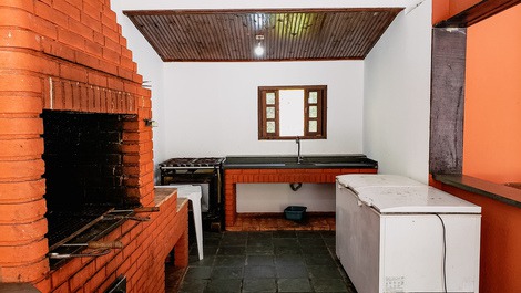 PISCINA SEMI OLÍMPICA- CAMINO DE 400 MTS ALQUILAMOS POR NOCHE 90 PERSONAS...