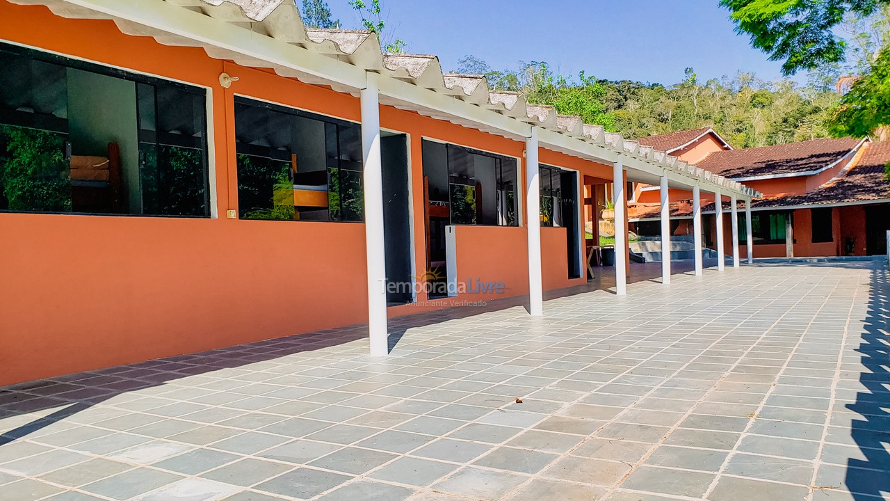 Granja para alquiler de vacaciones em São Lourenço da Serra (O Paraíso A 65 Km de Sp Festa E Temporada Acomodações Par)