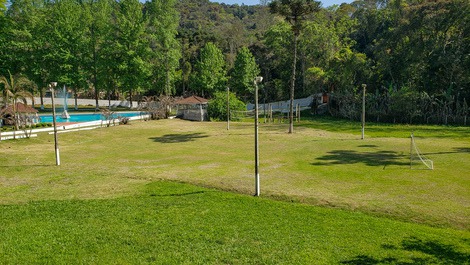 PISCINA SEMI OLÍMPICA- CAMINO DE 400 MTS ALQUILAMOS POR NOCHE 90 PERSONAS...