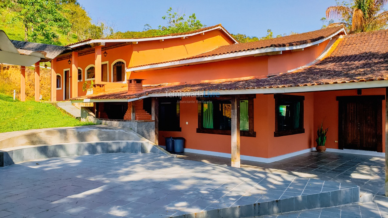 Granja para alquiler de vacaciones em São Lourenço da Serra (O Paraíso A 65 Km de Sp Festa E Temporada Acomodações Par)