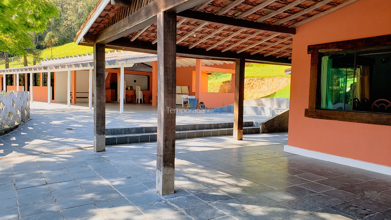 Granja para alquiler de vacaciones em São Lourenço da Serra (O Paraíso A 65 Km de Sp Festa E Temporada Acomodações Par)