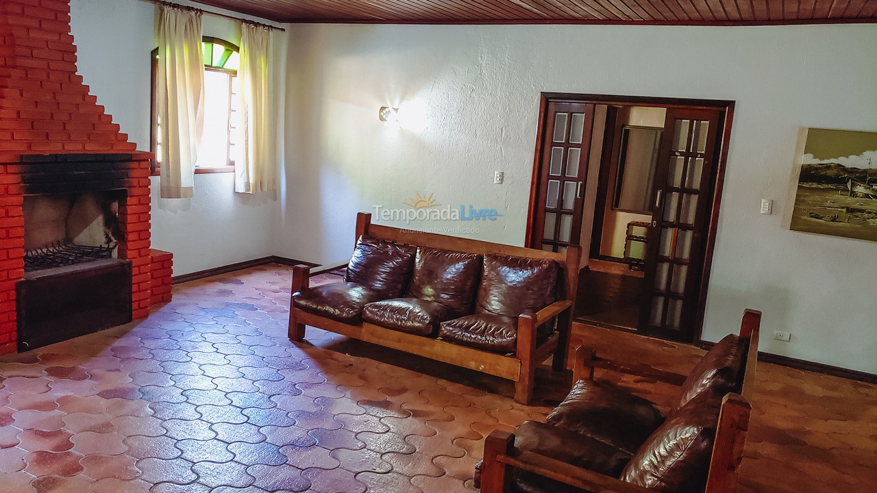 Granja para alquiler de vacaciones em São Lourenço da Serra (O Paraíso A 65 Km de Sp Festa E Temporada Acomodações Par)