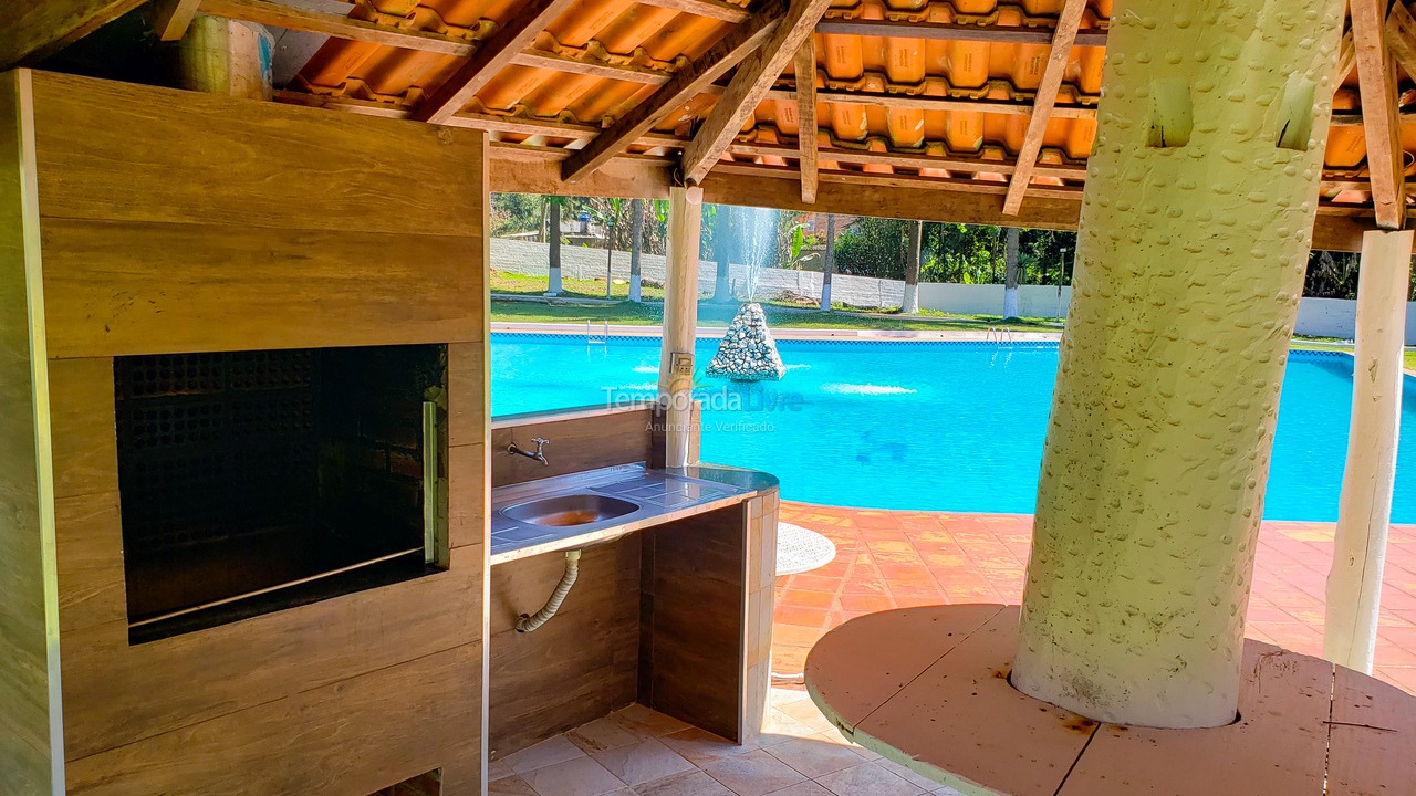 Granja para alquiler de vacaciones em São Lourenço da Serra (O Paraíso A 65 Km de Sp Festa E Temporada Acomodações Par)