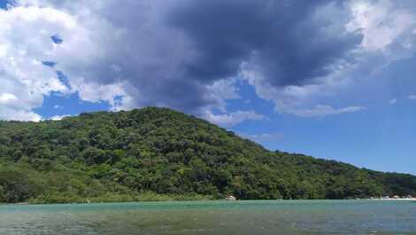 Rio de encontro com a praia lugar incrível 
