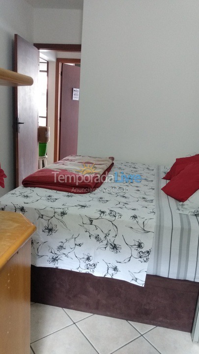 Apartamento para aluguel de temporada em Florianópolis (Praia Brava)