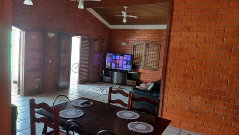 Tu casa en la costa con piscina y cerca de la playa. Ven a disfrutar.