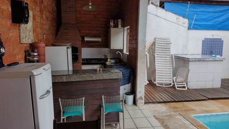 Piscina, churrasco uma musiquinha td em um lugar só