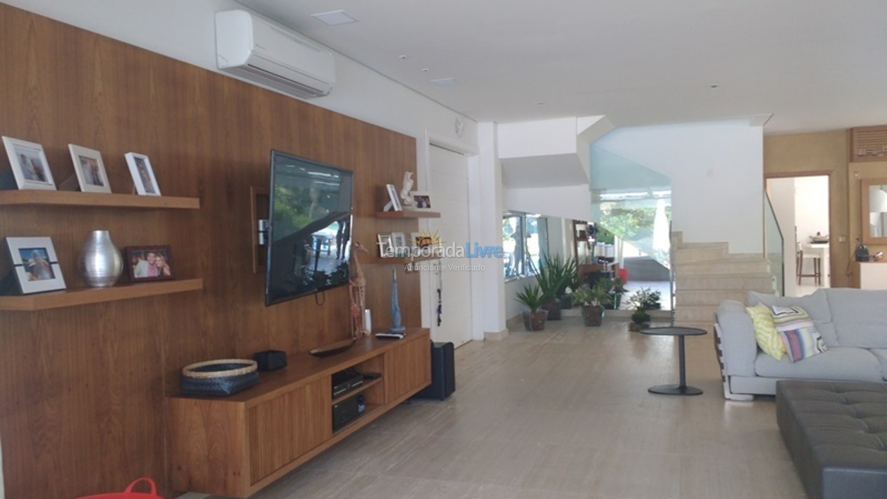 Casa para alquiler de vacaciones em São Sebastião (Praia da Baleia)