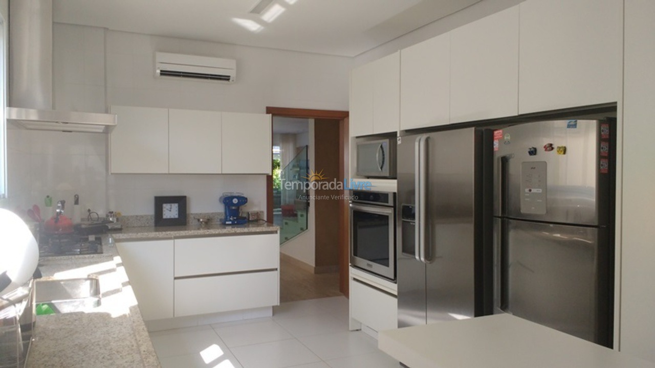 Casa para alquiler de vacaciones em São Sebastião (Praia da Baleia)