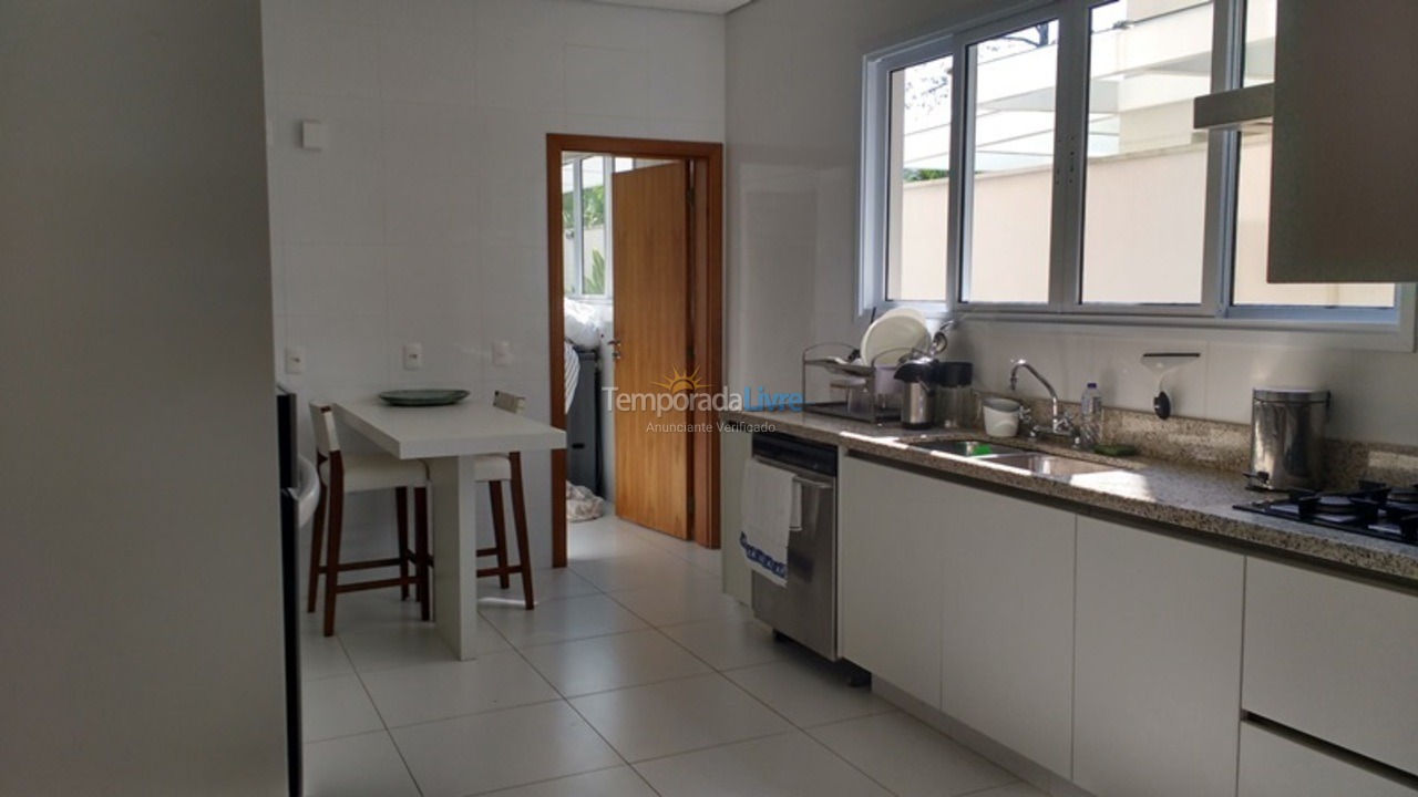 Casa para alquiler de vacaciones em São Sebastião (Praia da Baleia)