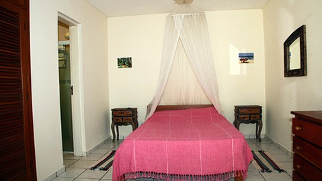 Suite 1 com ventilador e ar condicionado