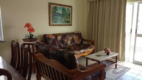 Sala dois ambientes:  jogo de sofá    de couro; 